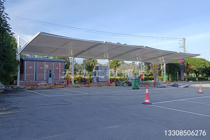 2023年8月12日，云南文山服务区充电站车棚顺利竣工